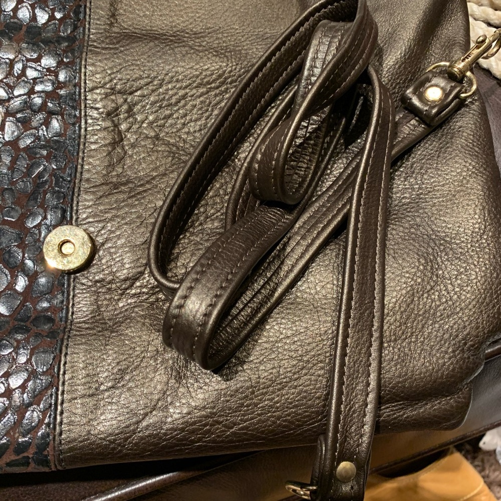 Paris Handbags, New York Genuine leather embossed handbag - Picture 8 of 13